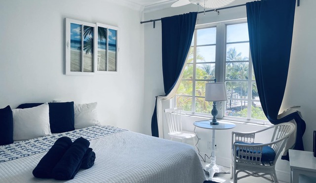 Ocean view, luxury STUDIO, JACUZZI on Ocean drive in Miami Beach