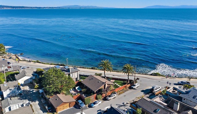 Oceanfront Beach Bungalow at Pleasure Point Surfing Beach! in Santa Cruz