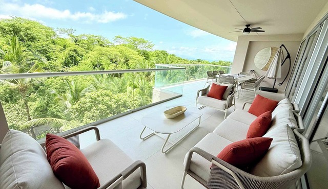 Oceanfront Paradise Luxury Apartment with Beach Access & Pool