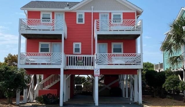 Oceanfront retreat in Holden Beach, 5BR/5BA, sleeps 16, perfect for family fun!