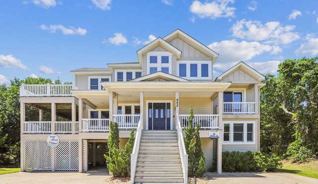 OCEANSIDE: Elegant home! Private Pool, Hot Tub, Gameroom with Pool Table!