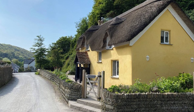 OLD MAIDS COTTAGE, pet friendly, with open fire in Woolacombe in Ilfracombe