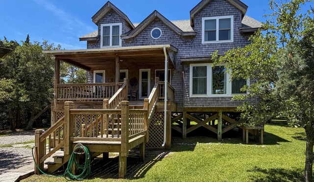Olivella: Pet friendly, artistic, eclectic artwork, decks, porches. in Ocracoke