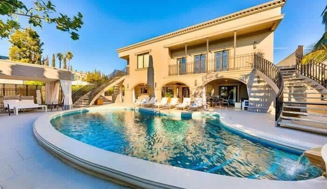Olympia Luxe Estate