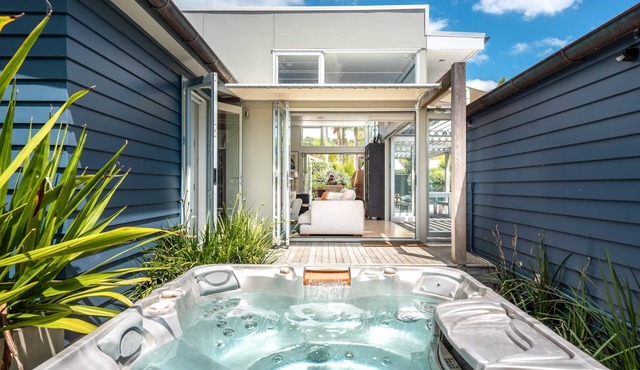 ONEROA OASIS with heated Pool