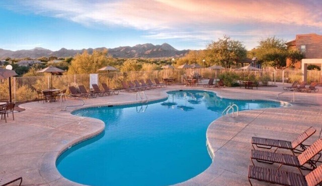 Oro Valley | Couples Desert Stay | Pool + Hot Tub in Oro Valley