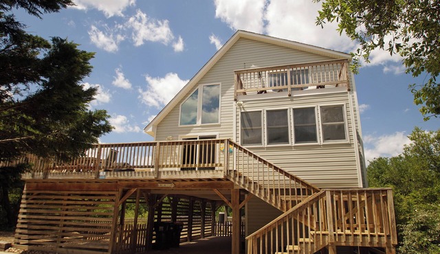 OS635- Steps to the Beach- 3 BRs, New Pool, Jacuzzi Tub, Dog Friendly! in Corolla