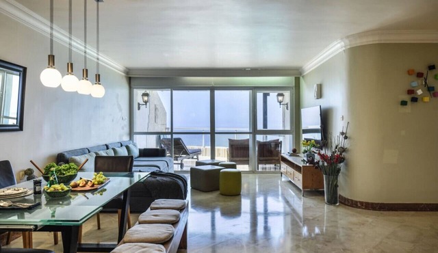 Panoramic Coastal Escape Near Sanz Beach in Netanya