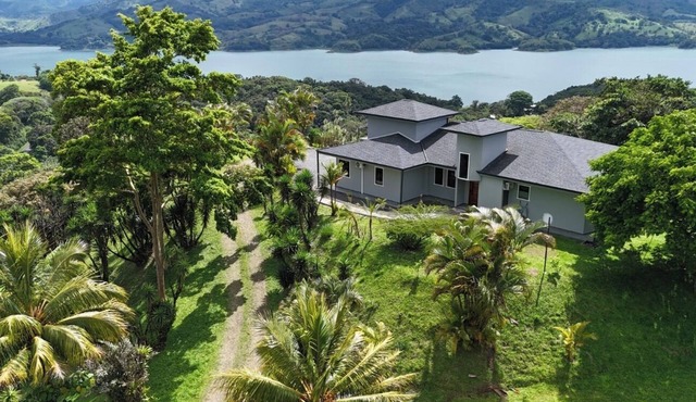 Panoramic Lake Arenal Sunset View Villa with AC in Nuevo Arenal