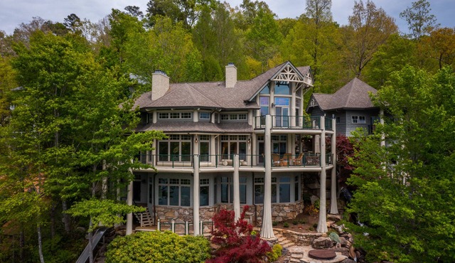Parabull's Point, Lake Lure, Luxury House with water slide in Lake Lure