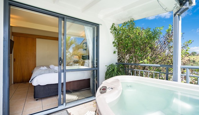 Paradise Palm Beach, Hot tub!