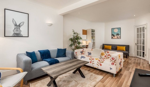 Pass the Keys | Family Friendly 3 Bed Home In Pinner Pets Welcome in Pinner
