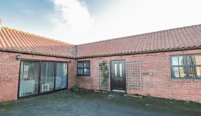 PASTURE VIEW, pet friendly, character holiday cottage in Whitby in Whitby