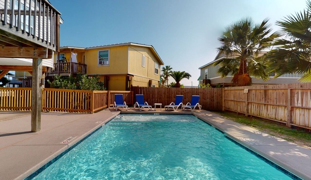 PC625 Private Pool, Golf Cart Included, Boat Parking, Pet Friendly in Port Aransas