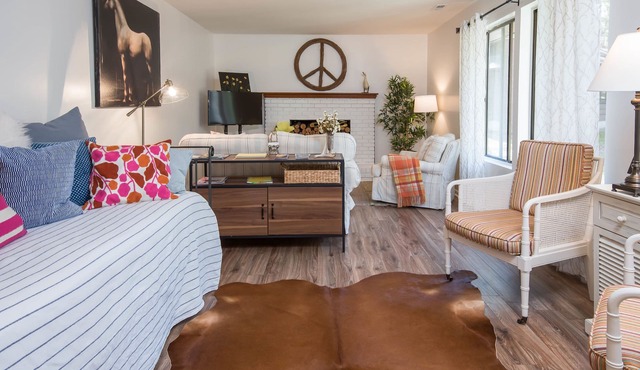 Peaceful cabin near downtown in Hendersonville