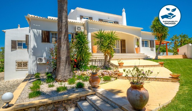 Peaceful villa with heatable pool in Almancil in Faro