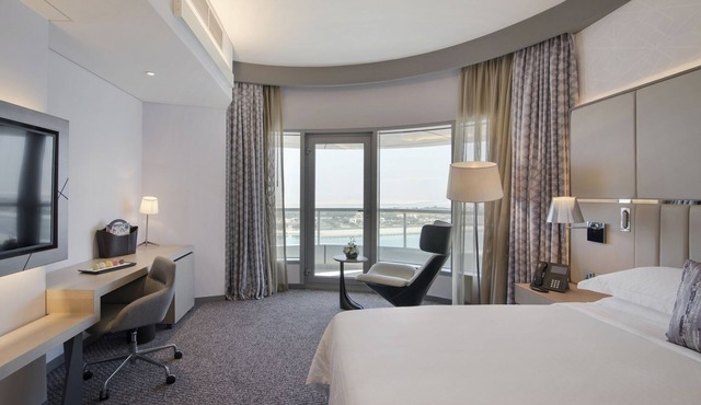 Pearl Rotana Capital Centre