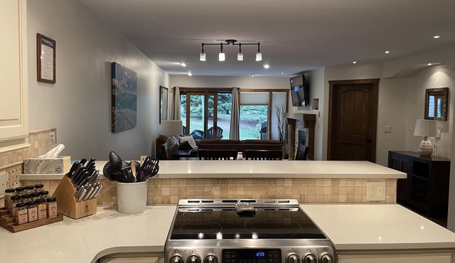 Perfect location off 4 o'clock run, Walk to Mainstreet, Ski-In, Shared Hot Tub
