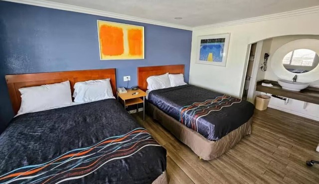 Perfect Stay - Two Rooms with Queen Beds + Near Downtown Dining in Ridgecrest