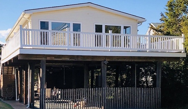 Pet-Friendly Coastal Cottage on Broadkill, just steps to the beach! in Milton