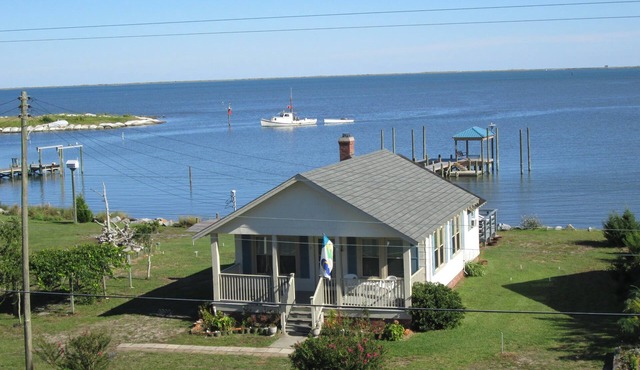 Pets Allowed Waterfront Rental Home On Core Sound in Atlantic