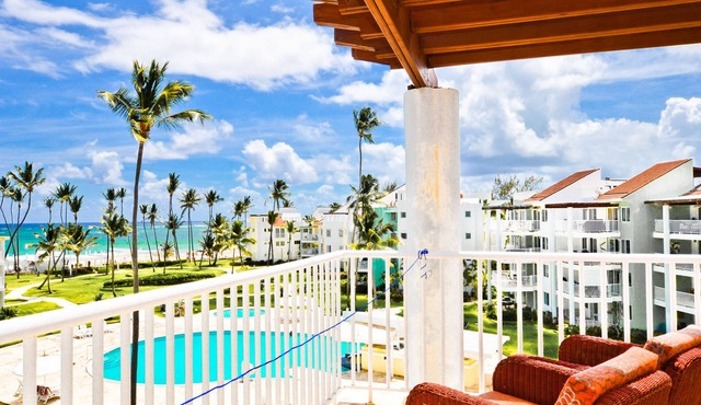 Playa Turquesa D-402 Premier Beachfront Ocean View with 50mbps Wifi in Punta Cana