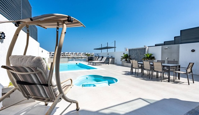 Pool and Sea Views 4BR with Assistant's Room Villa, Own Pool and BBQ Facility