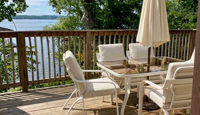 Prime location - Ranch House on Seneca Lake in Romulus