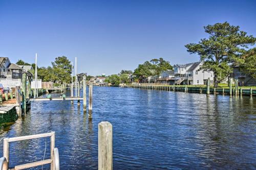 Private Boat Dock: Fun OBX Family Getaway w/Deck in Kill Devil Hills