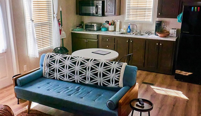 Private, detached 1 bedroom apt. 6 miles from Folly Beach & downtown Charleston in Charleston