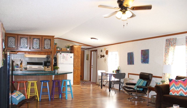 Private Hippie Haven with Float Pickup Option! in Annapolis