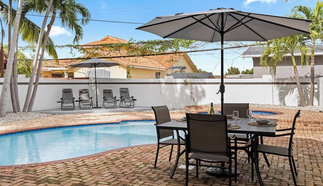 Private Pool & BBQ, Island Kitchen, & Fully Renovated Home in Miami & Near MIA in Miami