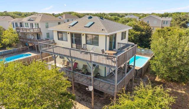 Private pool, hot tub, in Duck. 850 ft to beach! Pet Friendly!