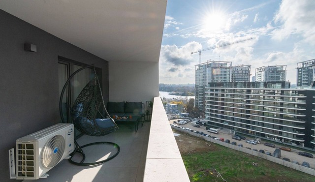 Private, quiet, fully equipped apartment – includes parking in București