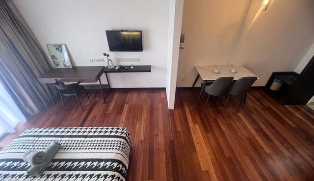 Pyramid Spacious Lovely Couple Suites双威城公寓式套房 in Petaling Jaya