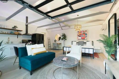 Quaint Studio for 2 in the Heart of Little Italy in San Diego