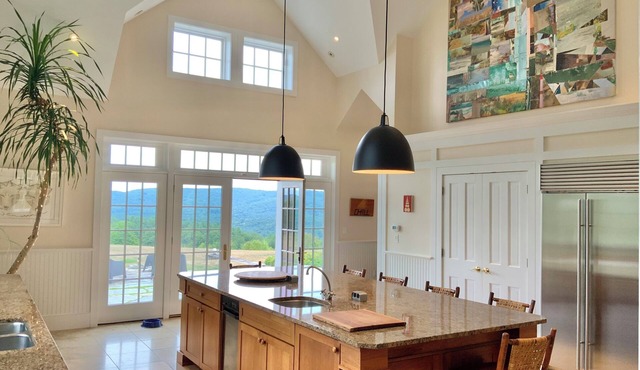 Quechee Mountaintop Escape: Wilderness meets sophistication . in Hartland