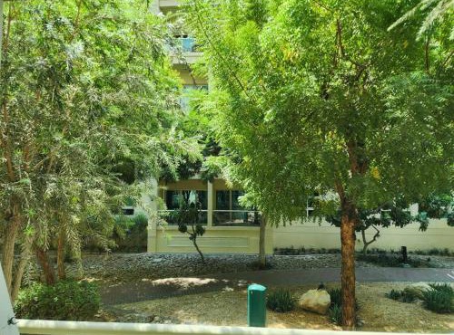 quiet green 1 bedroom for your rest