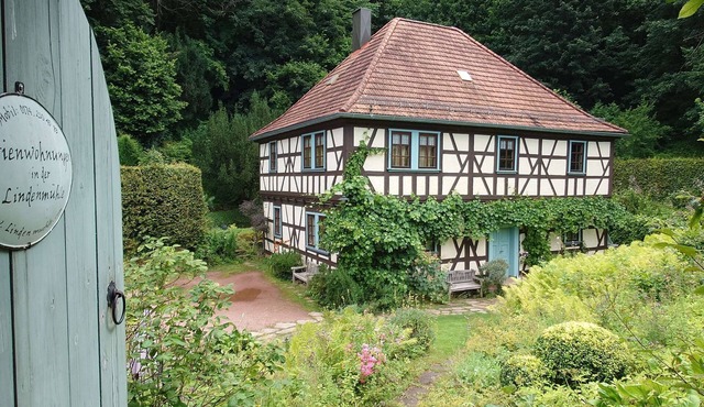 Quiet vacation apartment in Glücksbrunn Castle Park - right next to Altenstein Park in Bad Liebenstein