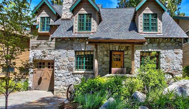 Quintessential Tahoe Cabin, Private beach, kayaks, Max Occ 4 adults 2 kids in Zephyr Cove