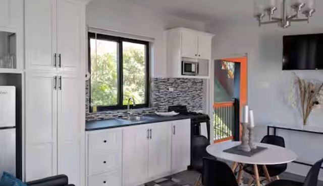 RECENTLY BUILT Breezy 2br/2bath Suite. On Site GYM, POOL, and LAUNDRY! in Galina