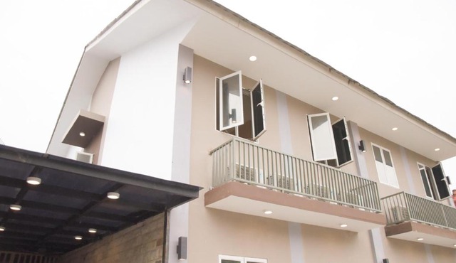 RedDoorz Plus Syariah near Manggarai Station 3