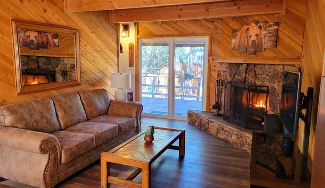 Relax & Unwind Lazy Bear's Cozy Cabin in Big Bear