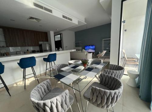 Relaxing villa with access to pool and beach