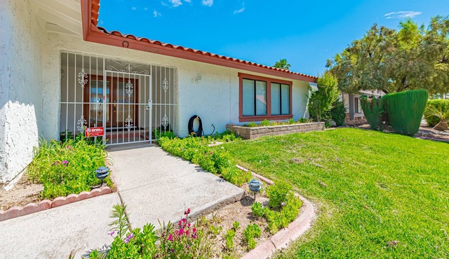 Remodeled ground floor big pool close to strips & Casinos in Las Vegas