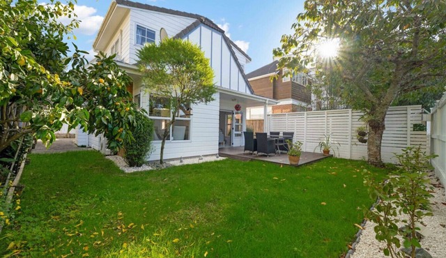 Remuera 3BR Elegance Home with Outdoor Living