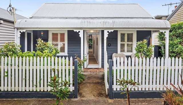 Renovated 3BR stylish character cottage with beautiful garden in Rozelle