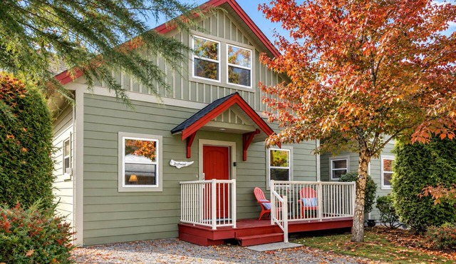 Right across from the pool & hot-tub! in Parksville