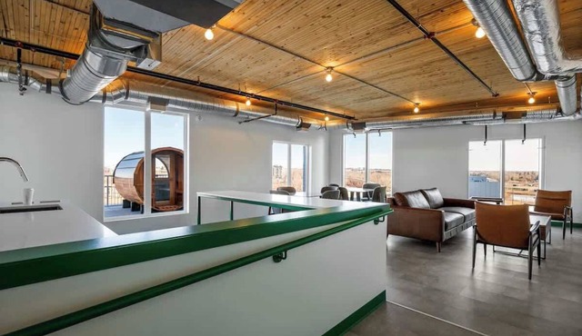 River View Apartment w/Sauna & Downtown Access in Calgary
