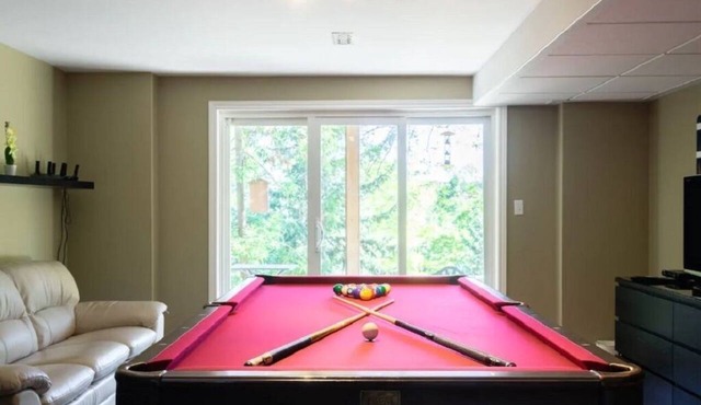River Views | Pool Table | EV Charger | Hiking Trails | Near Niagara Falls in St. Catharines